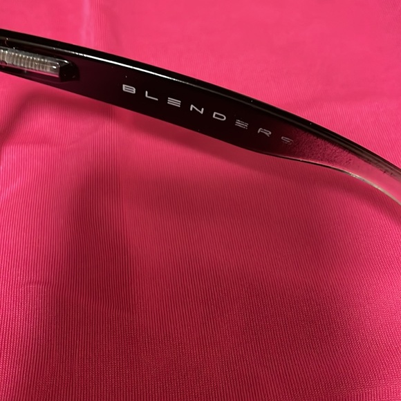 🤑SOLD🤑Blenders M Class // Tipsy Goat Polarized Sunglasses - Picture 5 of 8